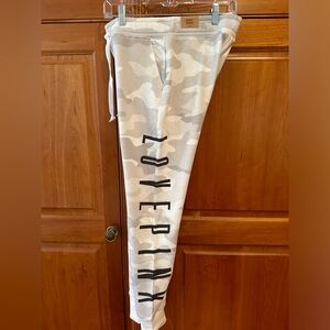 PINK VS Grey and white camo Skinny joggers. NWT. Size S/P